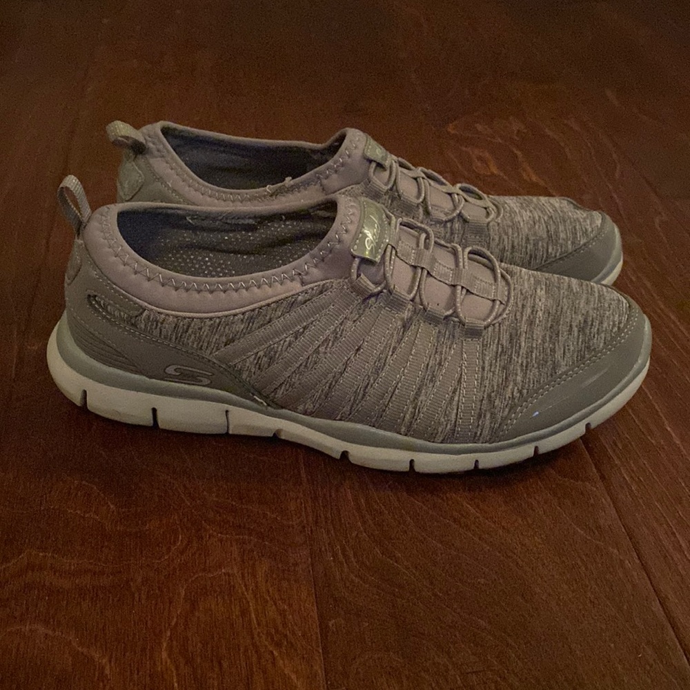 Slip-on, bungee laces, Air-cooled Memory foam Skechers